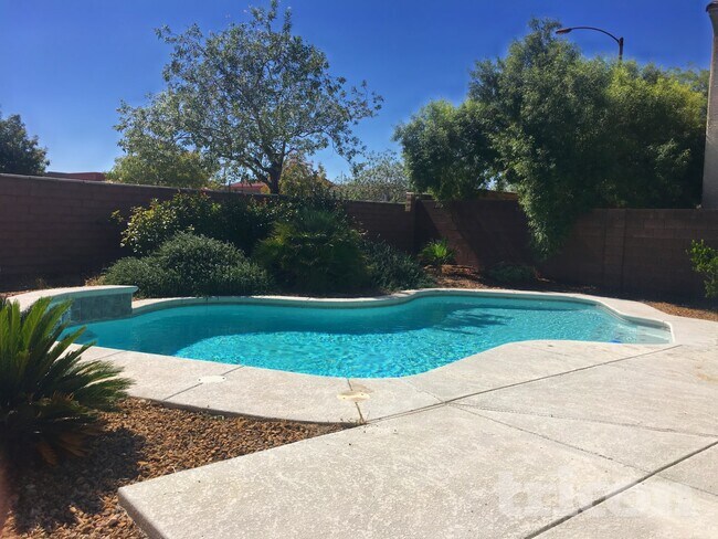 Foto del edificio - 8371 Gardena Hills Ave