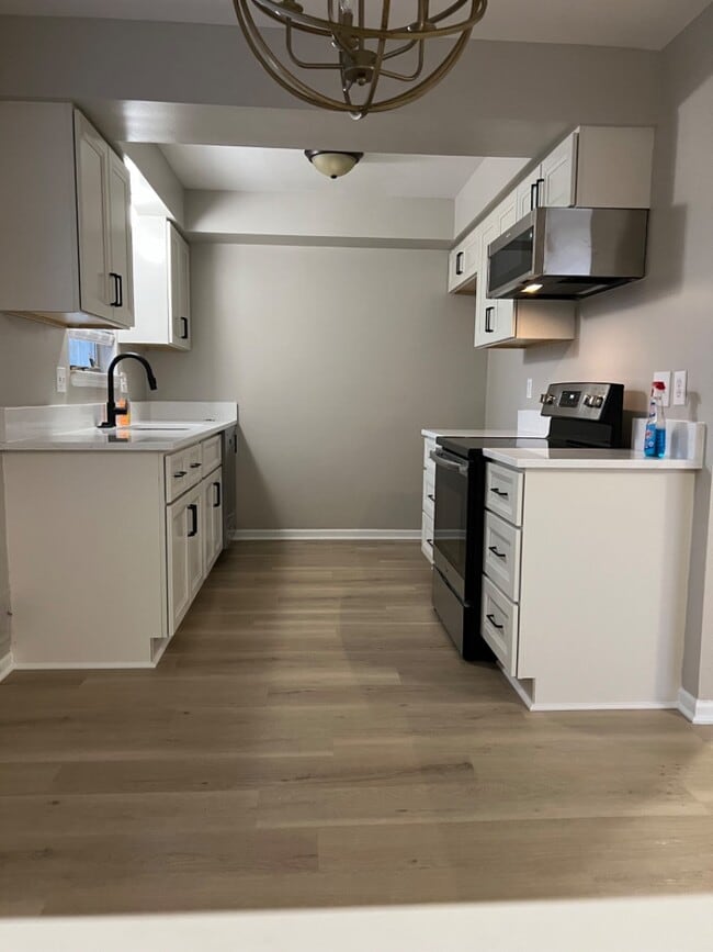 Building Photo - 16974 Cristina Ct
