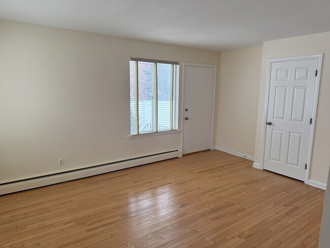 Sala de estar - 127 New Britain Ave