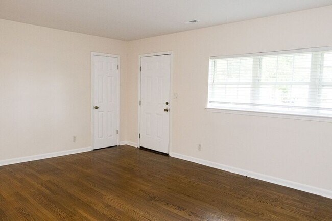 Foto del edificio - 2410 Hickory Valley Rd