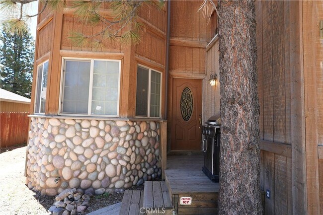 Building Photo - 2104 2nd Ln