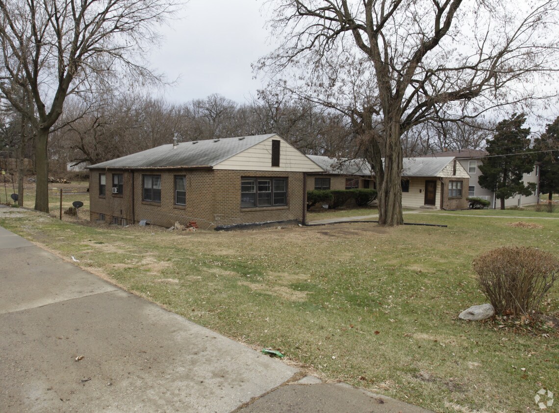 Building Photo - 4820 Ingersoll Ave