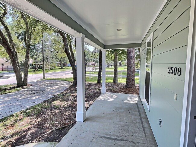 Foto del edificio - 3/2 Coastal Cottage in Golf Cart District | Ocean Springs School District