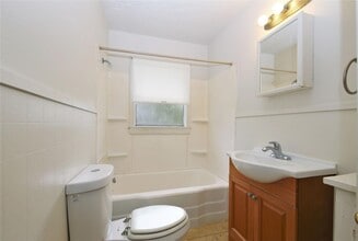 Building Photo - 108 W Mink St