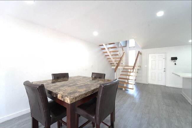 Building Photo - 14145 Kendale Lakes Cir