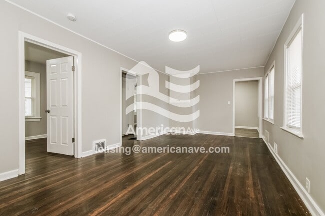 Building Photo - 2201 E 59th St