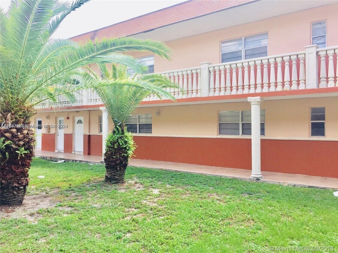 2750 Pierce St Unit 3, Hollywood, FL 33020 Condo for Rent in