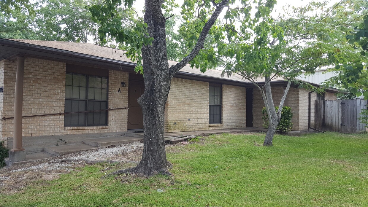 1903 Pine Tree Dr, Bryan, TX 77802 Townhome Rentals in Bryan TX