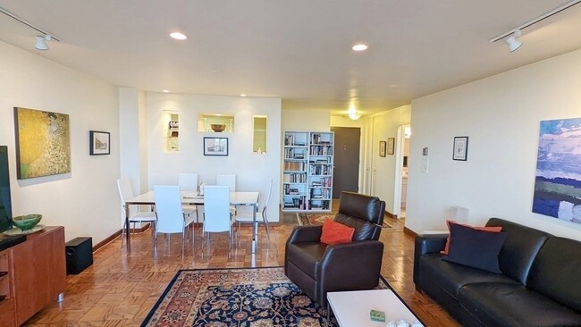 Foto del edificio - 50 Longwood Ave