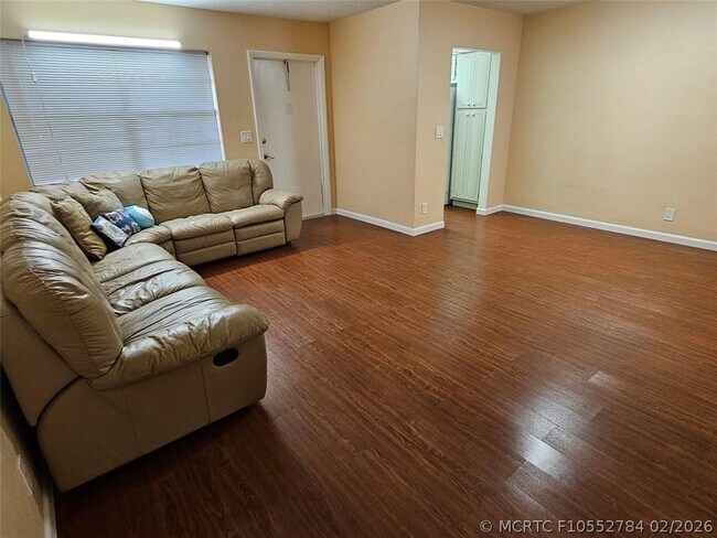 Building Photo - 580 Egret Dr