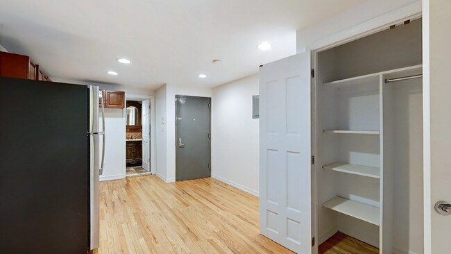 Foto del edificio - 126 E 7th St