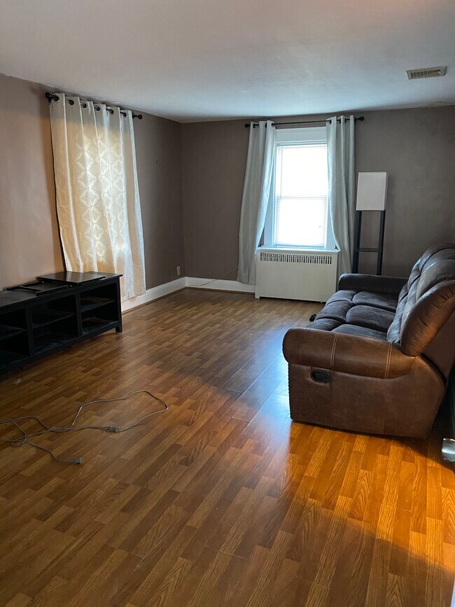 Living room - 589 Providence St