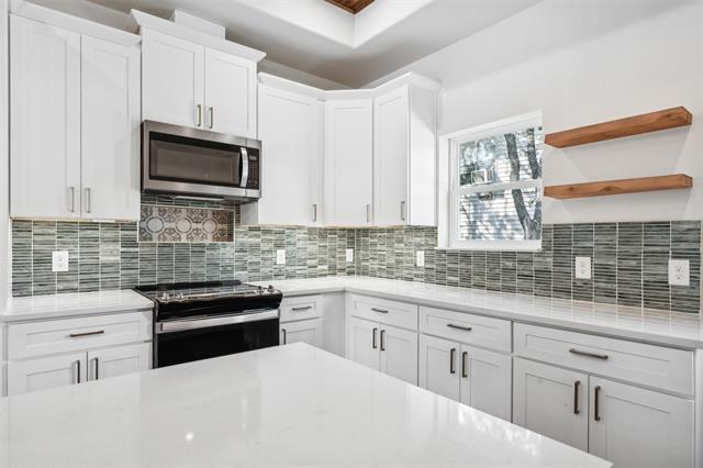 Foto del edificio - 5718 Barkridge Dr