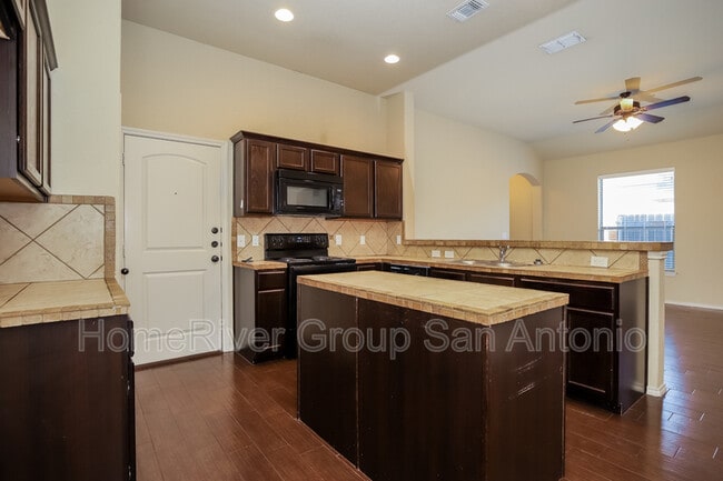 Building Photo - 672 Creekside Cir