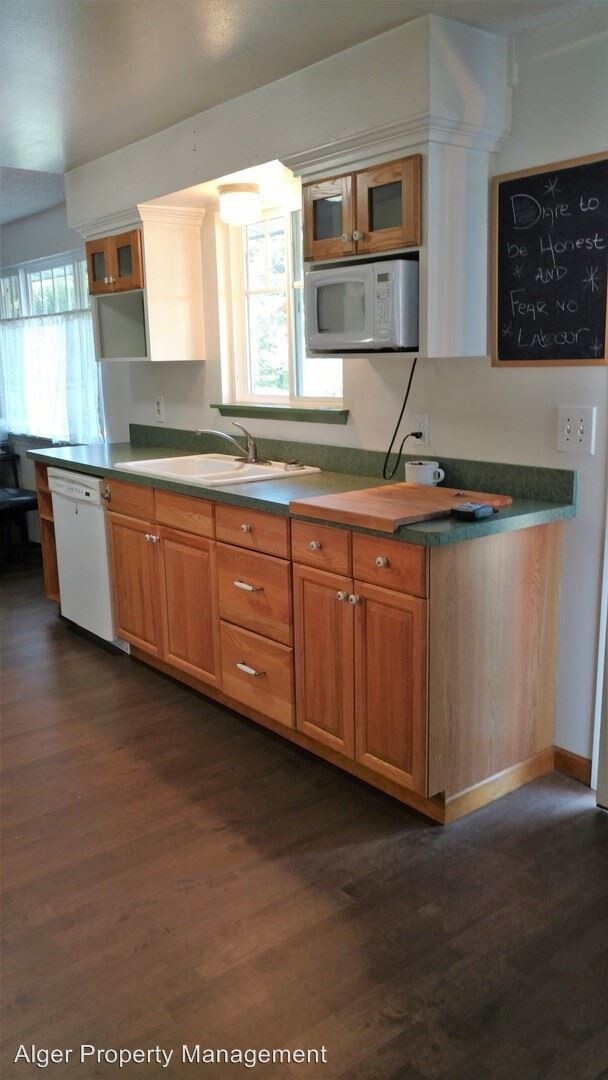 Foto del edificio - 3 br, 1 bath House - 3370 NE Melody Ln