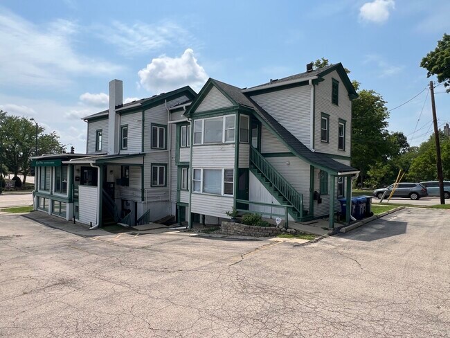 Building Photo - 504 E Main St
