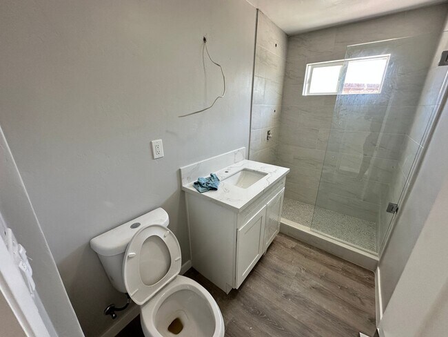 Foto del edificio - Fully renovated 4 bed 2 bath!