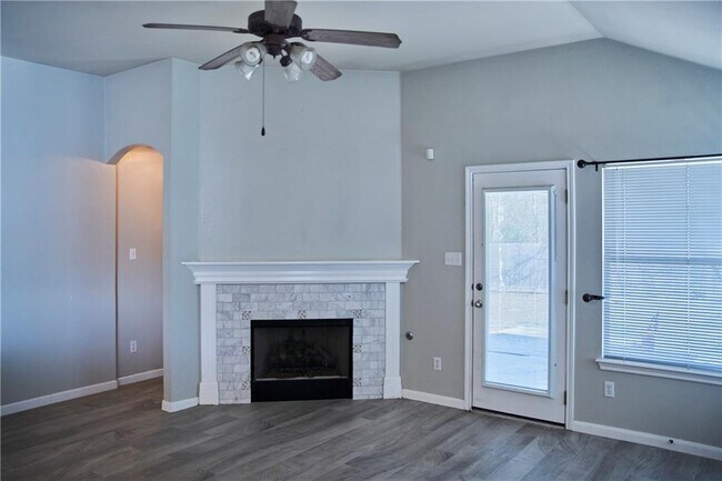 Building Photo - 705 Goldenrod St