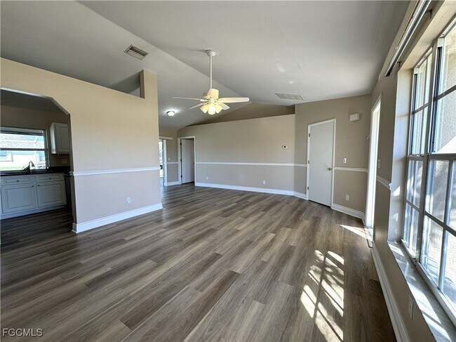 Foto del edificio - 2520 SW 11th Pl