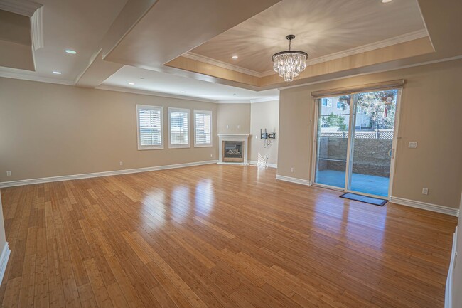 Foto del edificio - Spacious 3-Bedroom Townhome in Burbank!