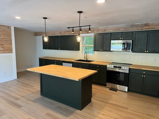 Building Photo - 49 Bayshore Dr