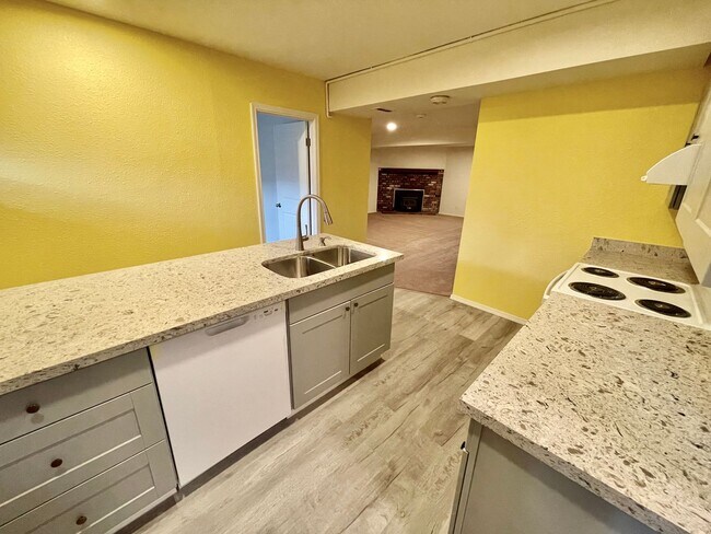 Building Photo - One Bedroom MIL Unit in Broadview!