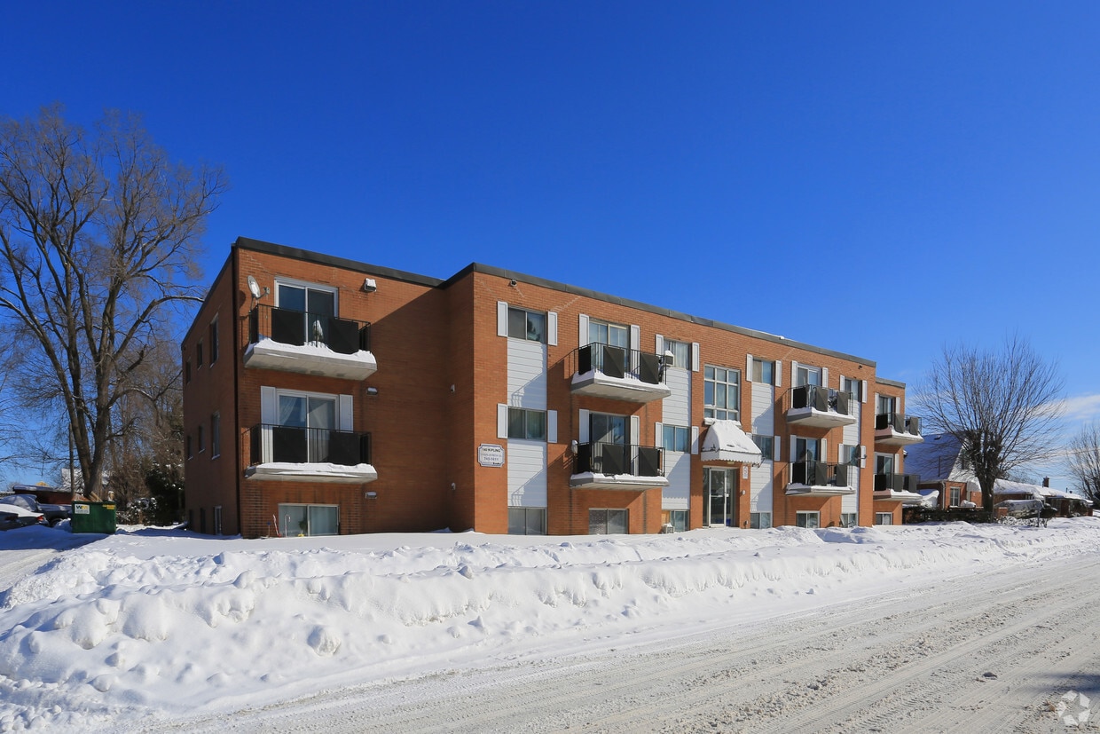 Photo principale - 140 Kipling Ave
