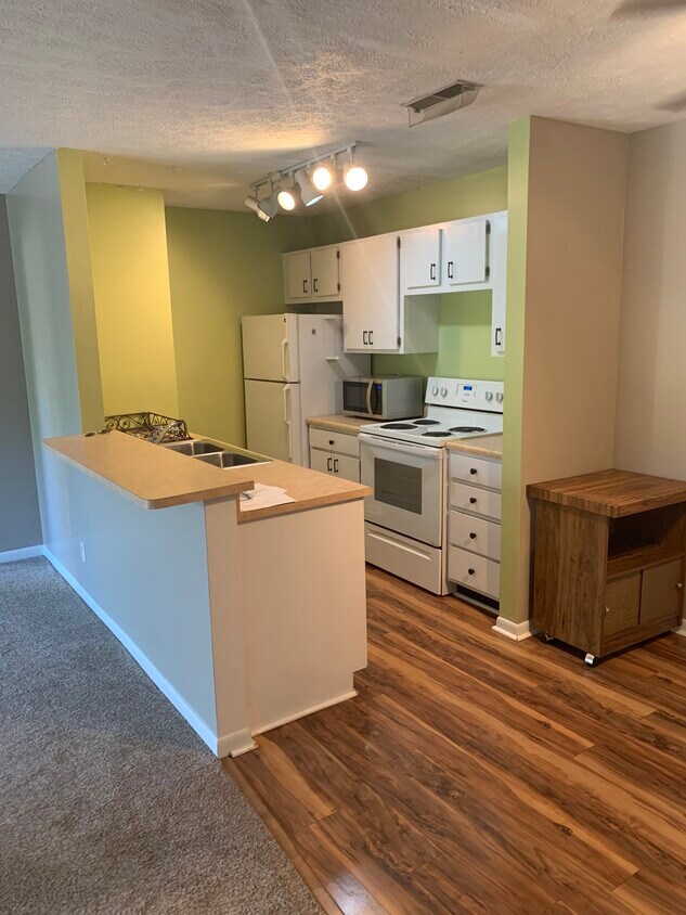 34 Woodland Hills Dr Unit 8, Southgate, KY 41071 Condo for Rent in Southgate, KY