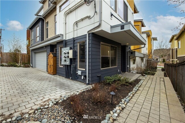 Building Photo - Spacious New Townhouse with 2 Car Garage a...