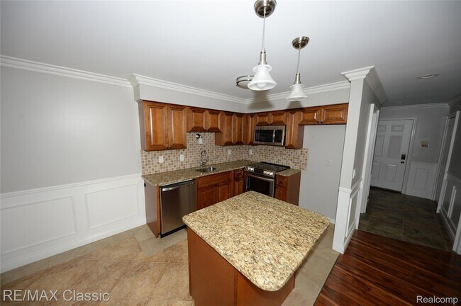 Foto del edificio - 15450 Ashley Ct
