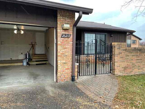 Building Photo - 26217 Summerdale Dr