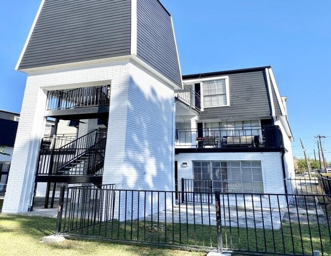 Building Photo - 1801 Campbell Rd