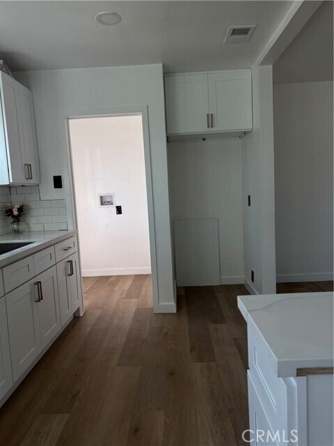 Foto del edificio - 15025 Roseton Ave