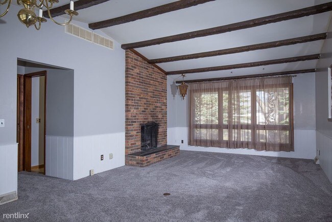 Foto del edificio - 3 br, 2 bath House - 204 Degurse Ave