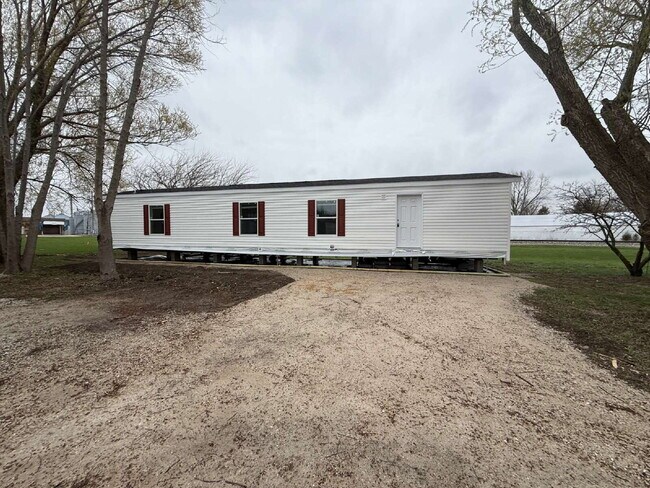 Foto del edificio - Charming 2-Bed, 2-Bath Mobile Home Retreat in Seneca!