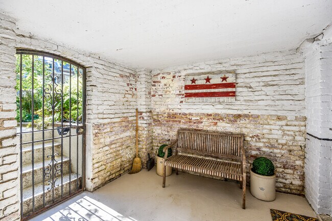 Foto del edificio - 1511 Allison St NW
