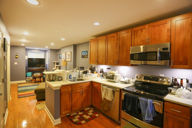 Building Photo - 729 6th St NE