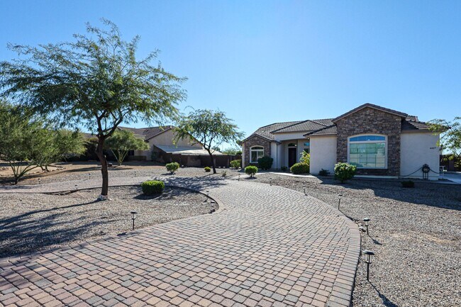 Foto del edificio - 6327 E Dixileta Dr