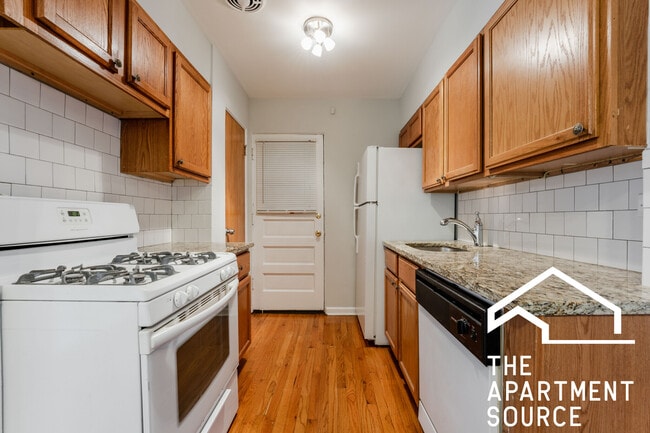 Building Photo - 6535 N Mozart St