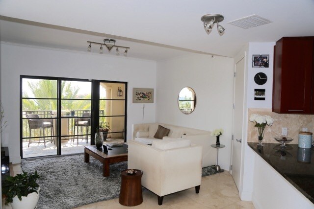 Family Room - 2409 N Ocean Blvd