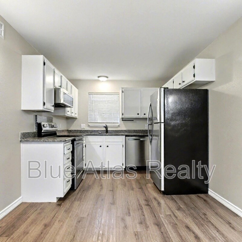 Primary Photo - 225 Bryan St