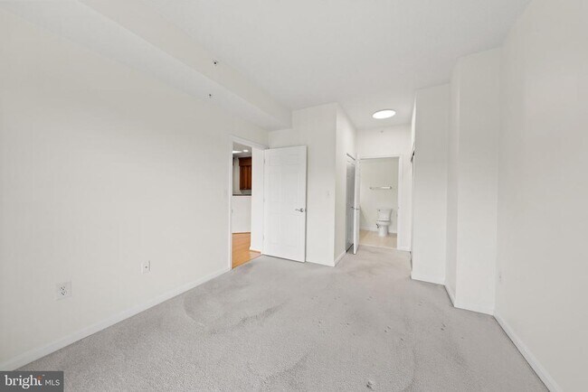 Building Photo - 3101 N Hampton Dr
