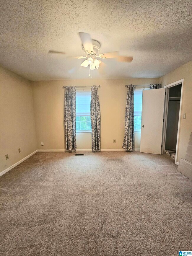 Foto del edificio - 716 Jamestown Ln