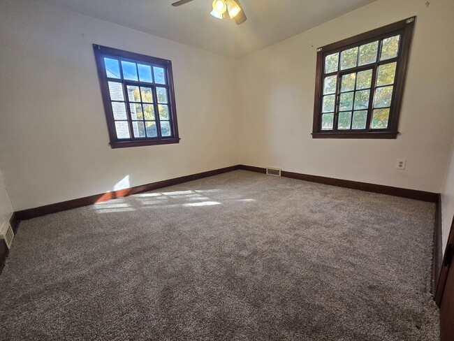 Building Photo - 354 Argonne Dr