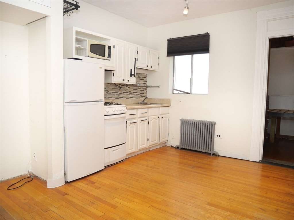 Primary Photo - 259 W Newton St