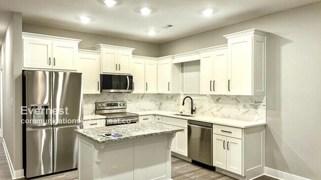 Foto del edificio - Charming 3-Bedroom Retreat in a Peaceful N...