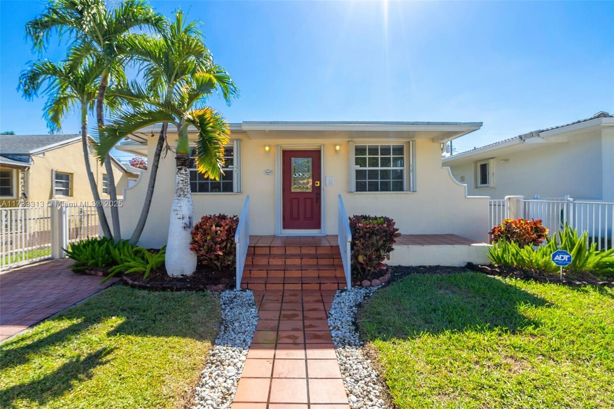 Foto principal - 3640 SW 25th St