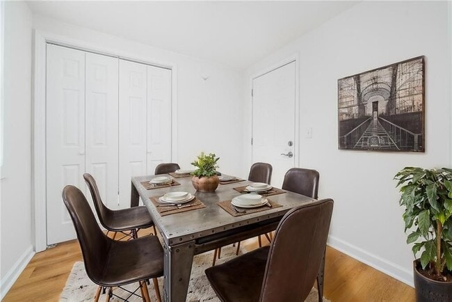 Building Photo - 2215 Gordon Cir