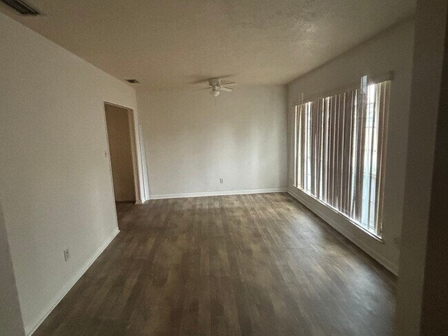 Foto del edificio - 929 Cypress Ave