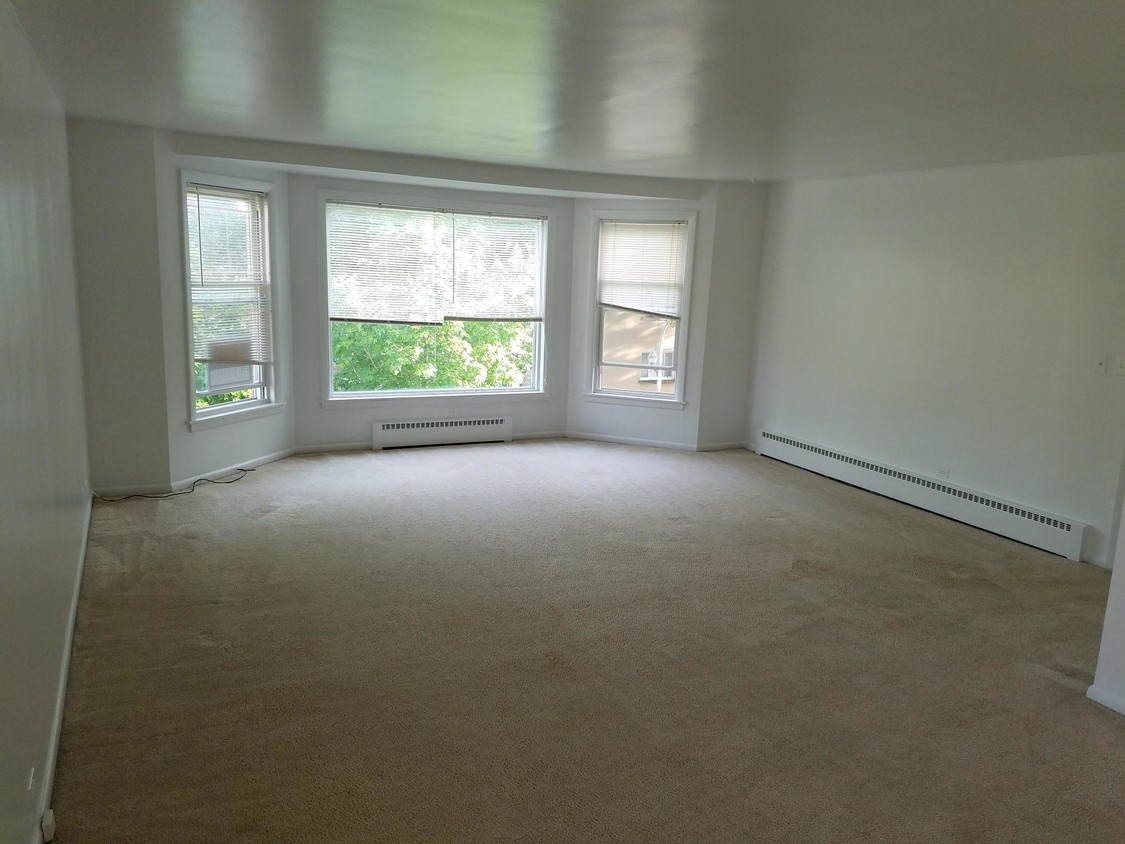Foto principal - 2930 W Berwyn Ave